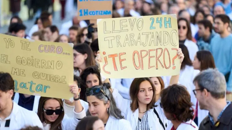 Estatuto Marco redefine guardias médicas y jubilación del personal sanitario en España