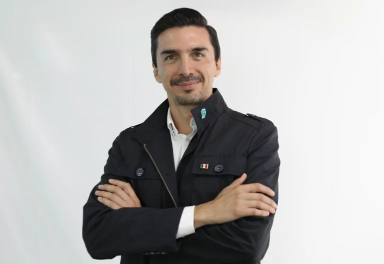 Alejandro Martínez Araiza habla sobre formación y derechos laborales.