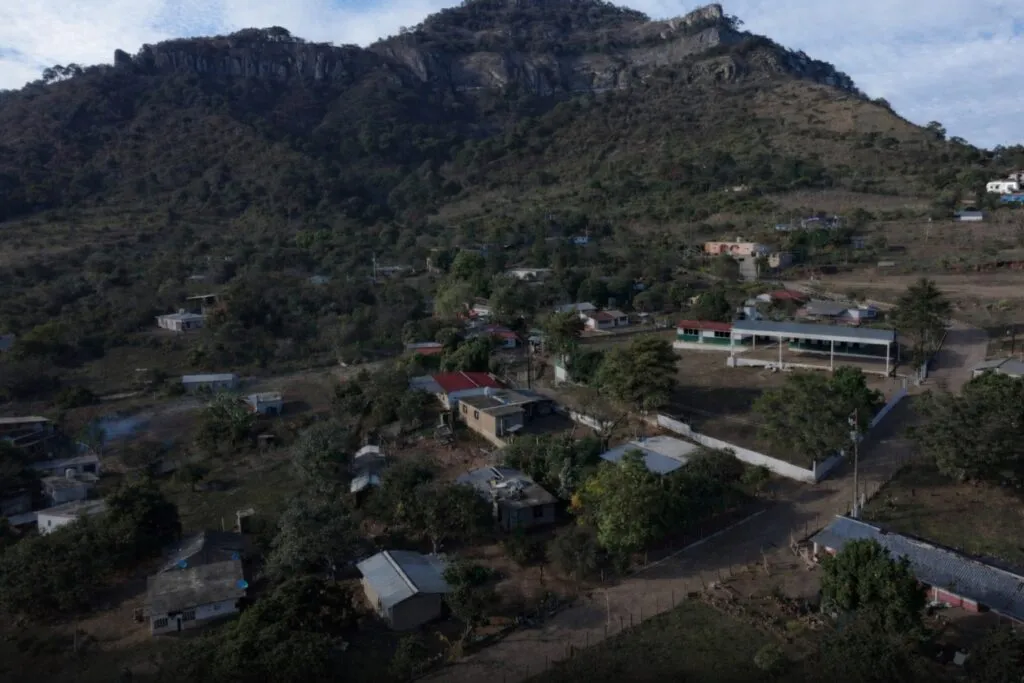 Vista aérea de El Rosario, Sinaloa, comunidad cercana a la mina donde trabajadores secuestrados fueron asesinados