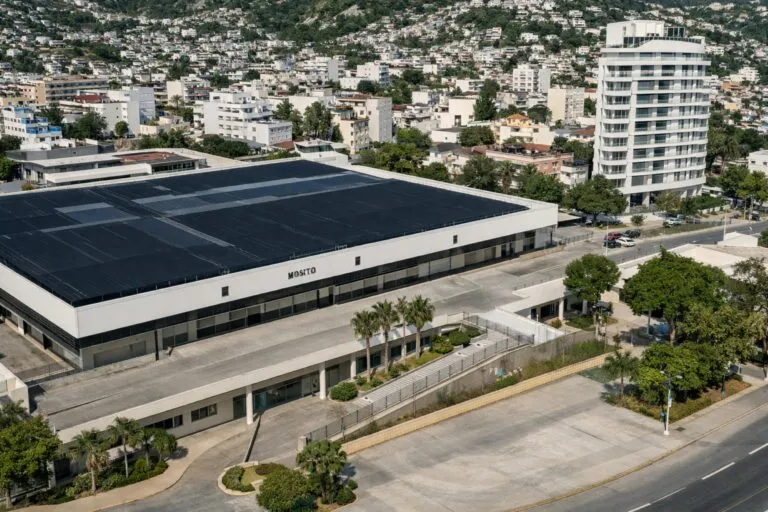 Trabajadores del ISSSTE protestan por irregularidades en asignación de plazas en hospital de Acapulco