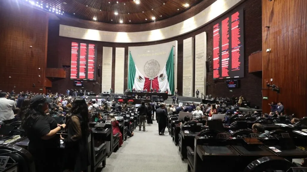Legisladores discuten reforma laboral sobre reducción a 40 horas semanales en el Congreso de México
