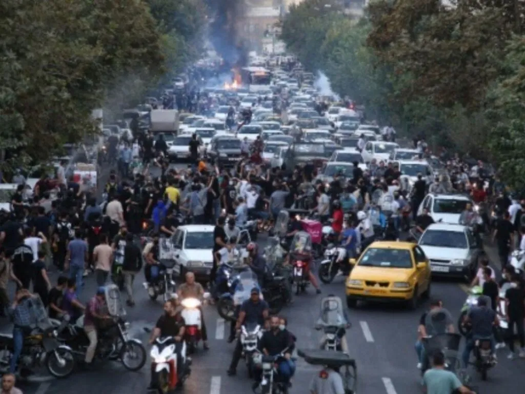 Manifestación de trabajadores en Irán en contexto de represión sindical en Irán y denuncias por violaciones a derechos laborales