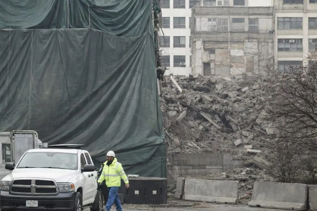 Familiares y compañeros recuerdan al trabajador entregado tras derrumbe en San Antonio Abad con enfoque en seguridad laboral para trabajadores