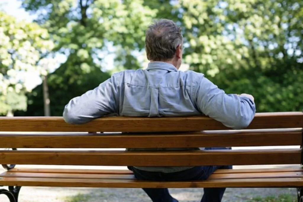 trabajadores analizan jubilación anticipada México y condiciones reales del retiro laboral con salario completo en sistema actual