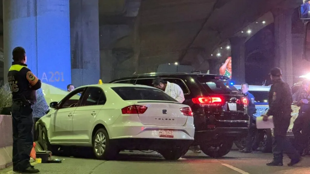 Dirigentes y trabajadores del sindicato de Issste tras la cancelación del congreso nacional por el asesinato de un ex dirigente sindical