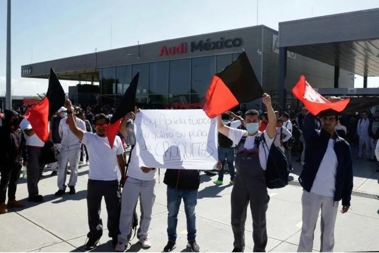 Trabajadores en Audi México Puebla en medio de conflicto sindical por denuncias de prácticas ilegales y derechos laborales