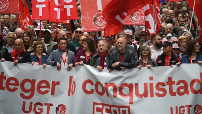 Representantes de sindicatos de España en reunión del diálogo social sobre jubilaciones y bajas laborales