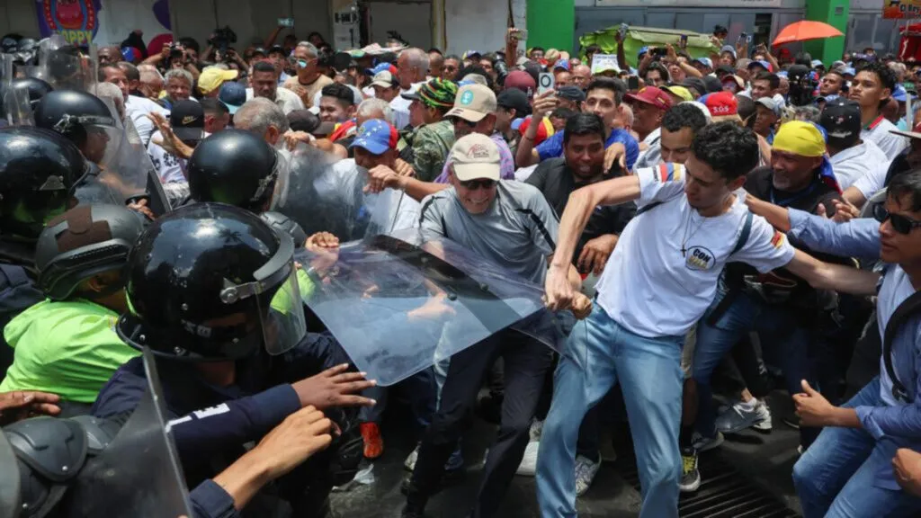 aumentos salariales en Venezuela con manifestantes en Caracas exigiendo mejoras en ingresos y condiciones laborales