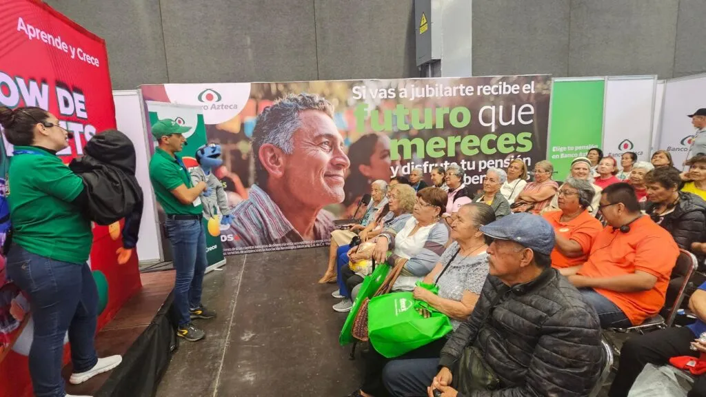 Banco Azteca ofrece servicios para pensionados con apoyo financiero y atención médica para adultos mayores en México