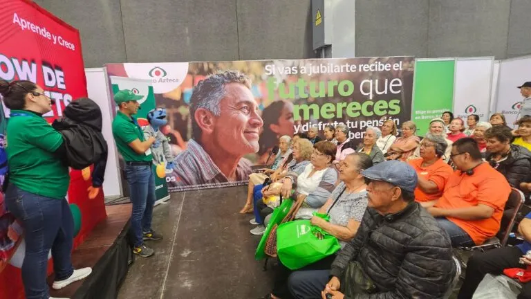 Banco Azteca ofrece servicios para pensionados con apoyo financiero y atención médica para adultos mayores en México