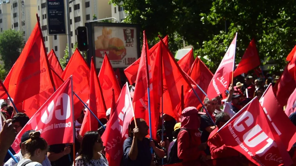 Central Unitaria de Trabajadores en negociación con gobierno de Chile por aumento del salario mínimo y conflicto laboral