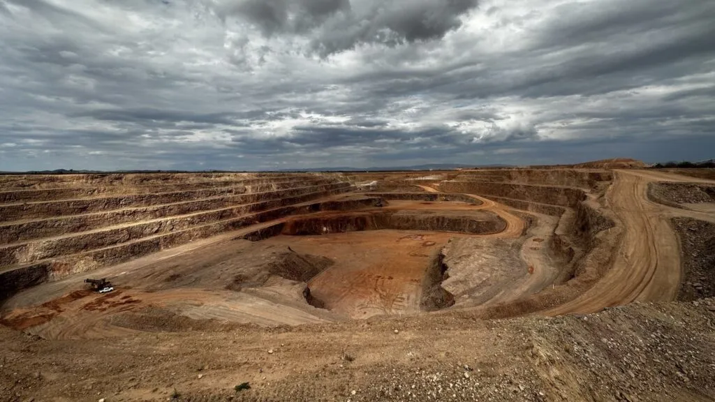 Sindicato USW denunciando violaciones laborales en mina de Zacatecas con trabajadores mineros en contexto de protesta