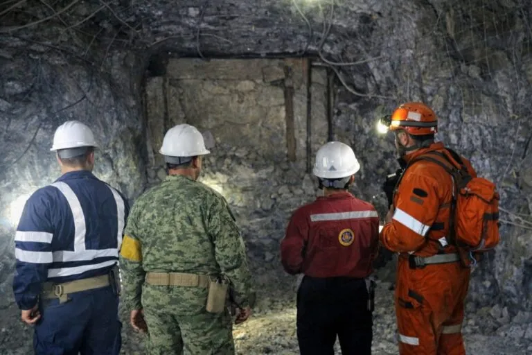 Operativo minero en México rescata trabajadores atrapados con equipos de emergencia y monitoreo continuo