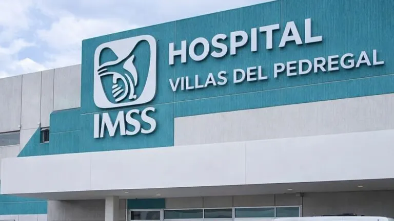 conflicto sindical en construcción de hospital en Morelia con maquinaria detenida y trabajadores en zona de obra