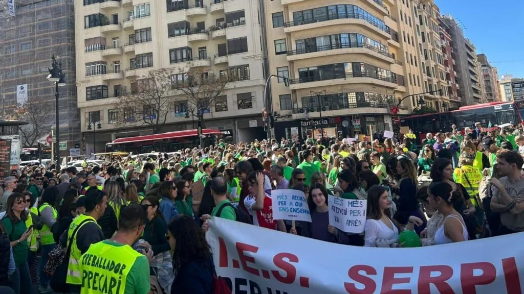 paro docente en Valencia con protestas de profesores y conflicto educativo