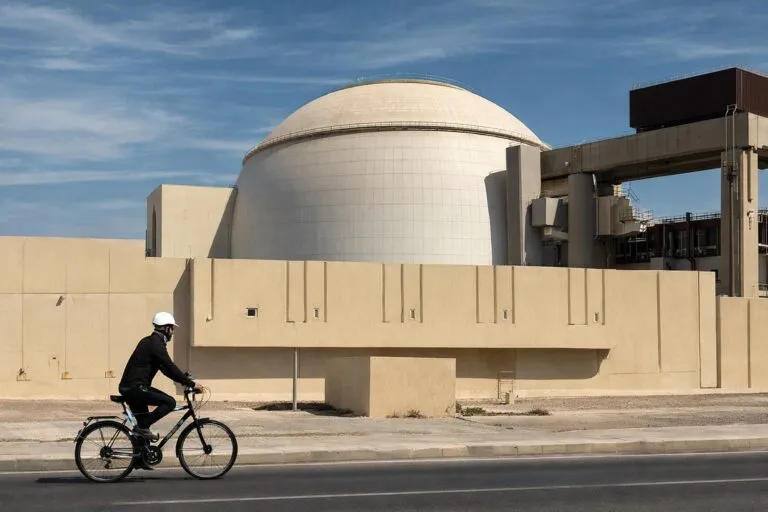 Evacuación en planta nuclear de Irán tras ataques recientes