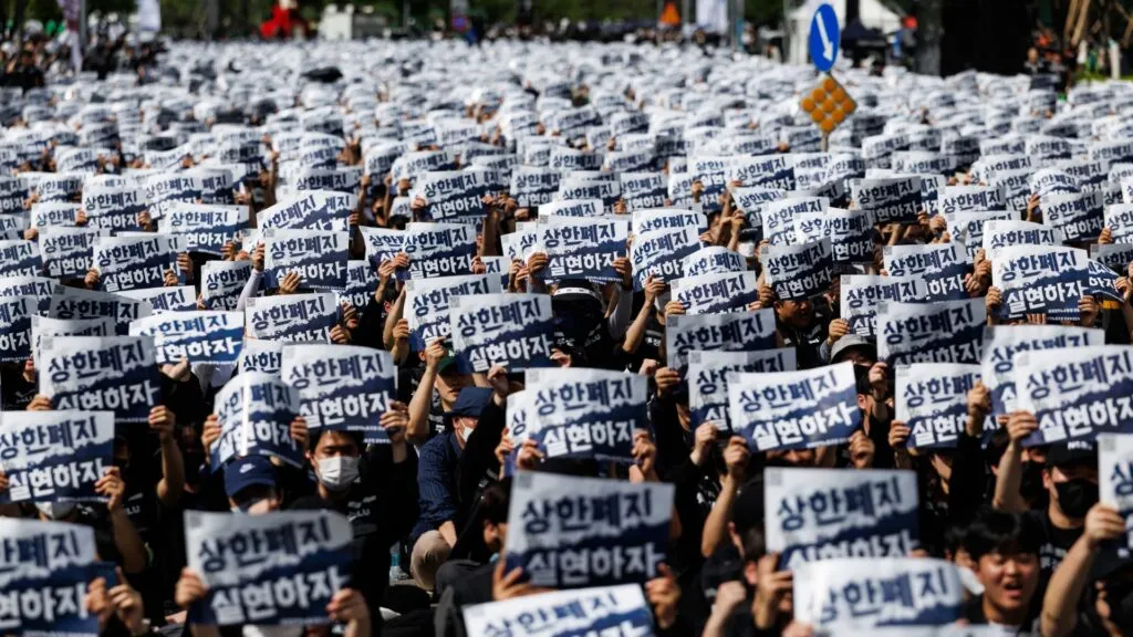 sindicatos de Samsung protestan por salarios y condiciones laborales en Corea del Sur