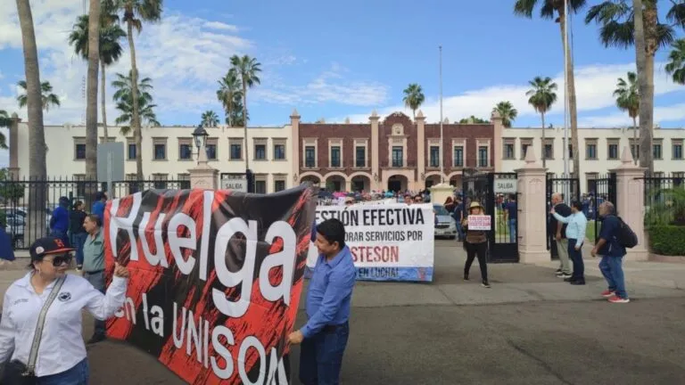 sindicatos de la Universidad de Sonora en marcha por aumento salarial y conflicto laboral en Hermosillo