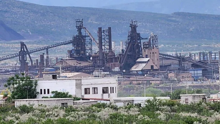 huelga en Minosa en Coahuila con trabajadores mineros en protesta por derechos laborales y salarios pendientes