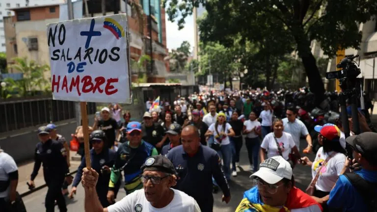 Coalición Sindical de Venezuela durante movilización en Caracas para denunciar persecución y crisis salarial