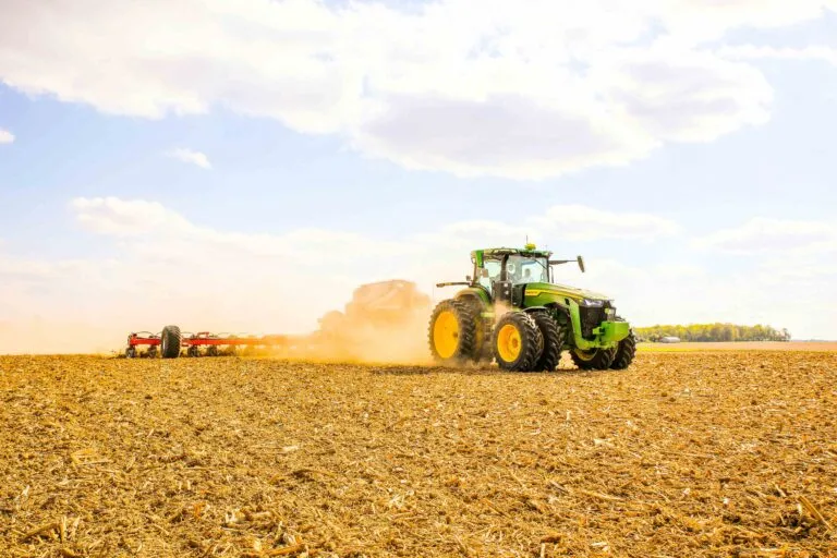 Revisión salarial y trabajadores agrícolas y servicios afectados por el IPC en España