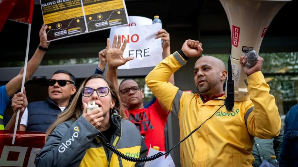 Glovo reduce despidos tras acuerdo sindical para repartidores en España