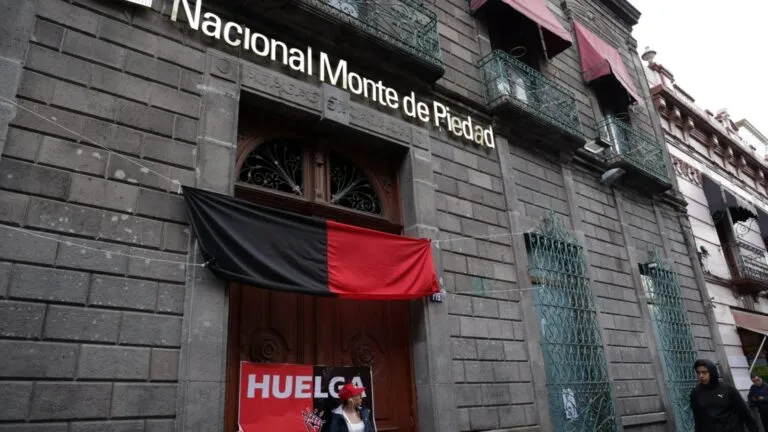 Nacional Monte de Piedad con sucursales cerradas por huelga laboral prolongada y trabajadores en conflicto sindical