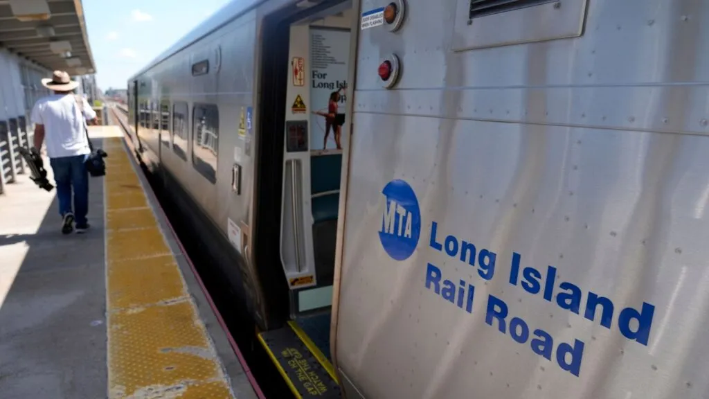 Huelga ferroviaria afecta transporte y pasajeros en Nueva York tras paro del Long Island Rail Road