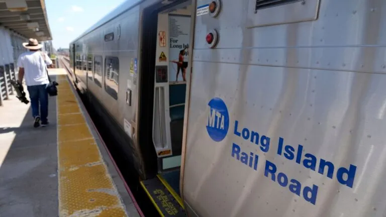 Huelga ferroviaria afecta transporte y pasajeros en Nueva York tras paro del Long Island Rail Road