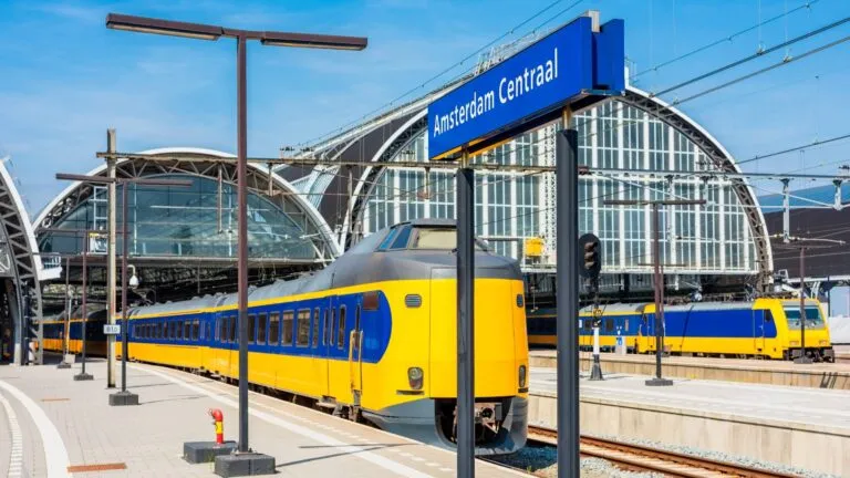 Transporte público afectado por huelga sindical y protestas laborales en Países Bajos