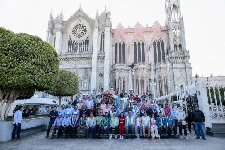 trabajadores de la construcción celebran en León con actos simbólicos y convivencia laboral
