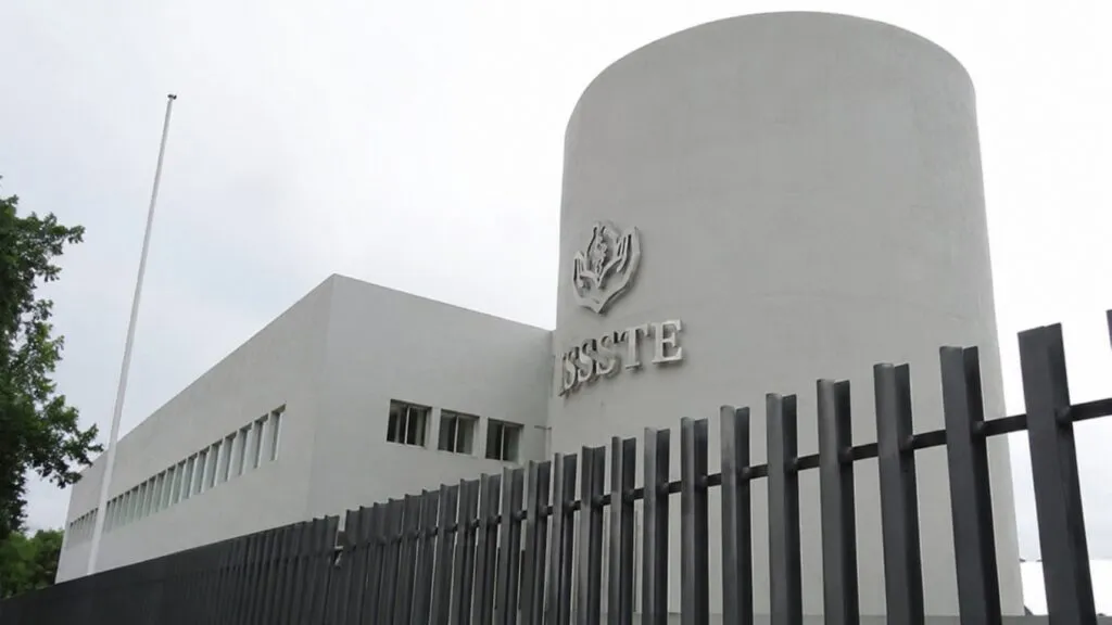 Trabajadores del ISSSTE protestan en Zacatecas por pagos atrasados y adeudos salariales acumulados