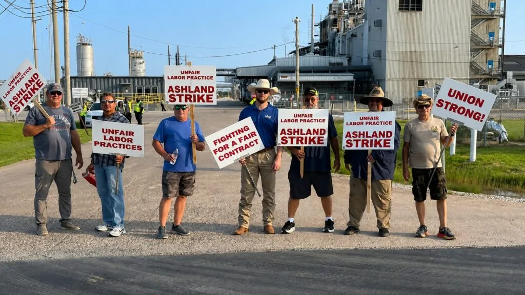 Trabajadores de Ashland Specialty Chemicals protestan por licencias médicas y seguridad laboral en Texas City