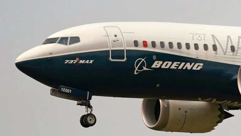 Boeing negocia un nuevo contrato con su sindicato de ingenieros.