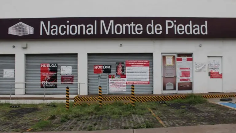 Trabajadores mantienen huelga en Nacional Monte de Piedad mientras siguen las negociaciones laborales