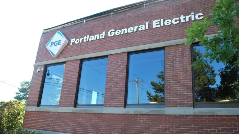 Portland General Electric negocia con operadores del sistema eléctrico para evitar una huelga.