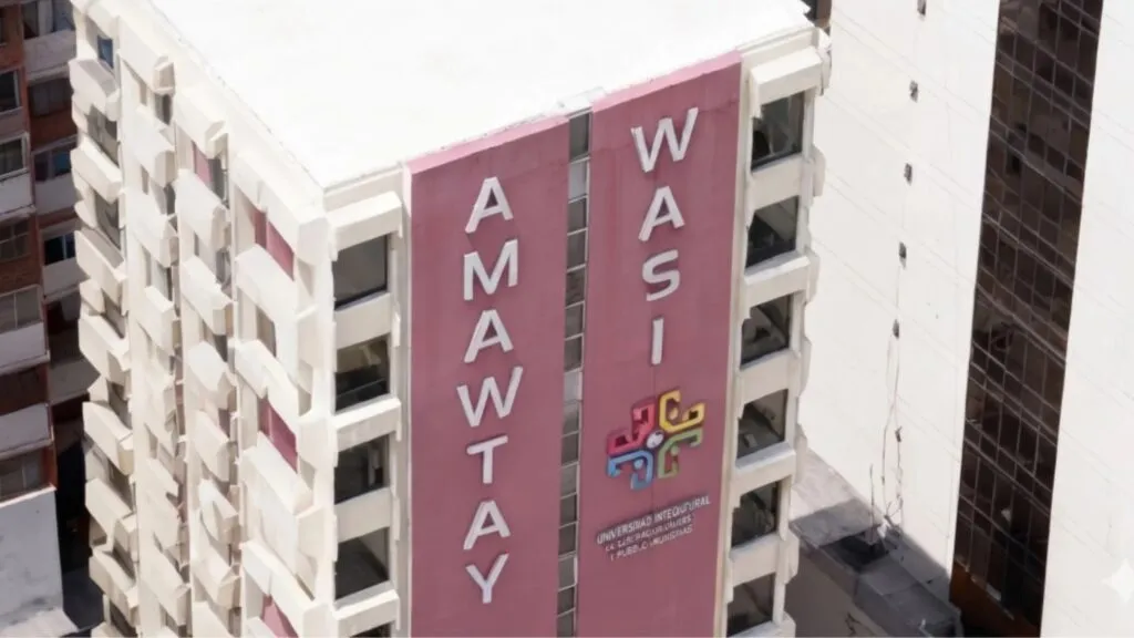 Universidad Amawtay Wasi enfrenta un recorte presupuestario que pone en riesgo su funcionamiento.