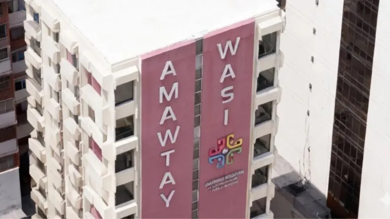 Universidad Amawtay Wasi enfrenta un recorte presupuestario que pone en riesgo su funcionamiento.