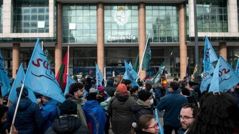 Paro nacional reúne a sindicatos para exigir mayor inversión en el sector público.