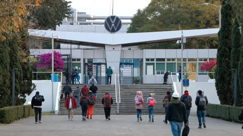 Sindicato de Volkswagen prepara un posible estallamiento de huelga en Puebla.