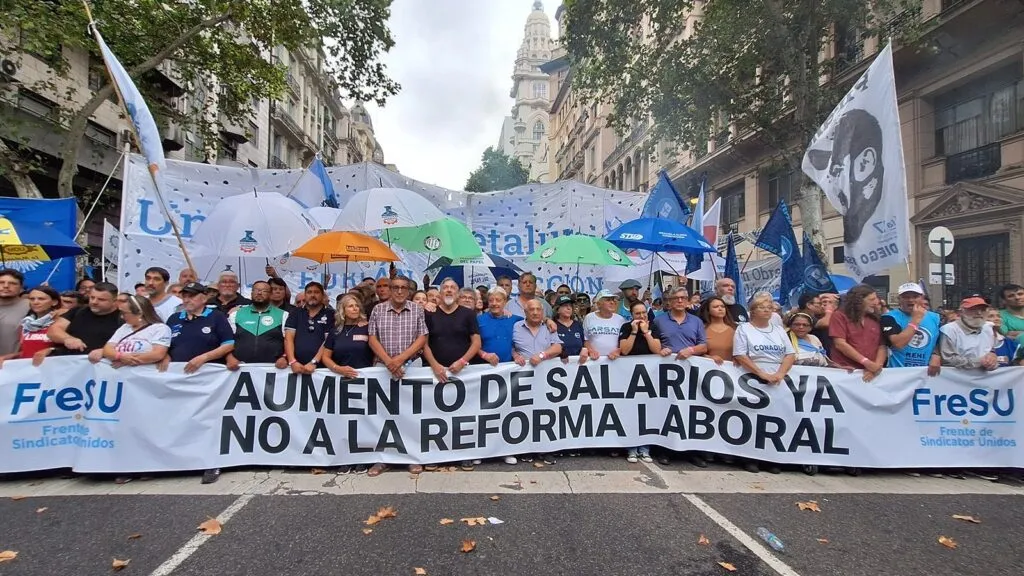 Sindicatos Unidos exigen un aumento del salario mínimo en Argentina.