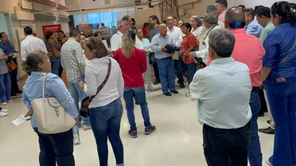 SINAITSA mantiene protestas por demandas laborales en hospitales de Tamaulipas.