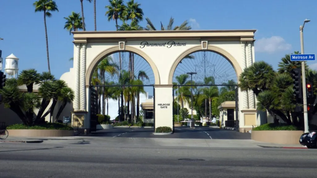 Sindicatos de Hollywood plantean condiciones para proteger empleos y producción ante la posible fusión de Paramount y Warner Bros.