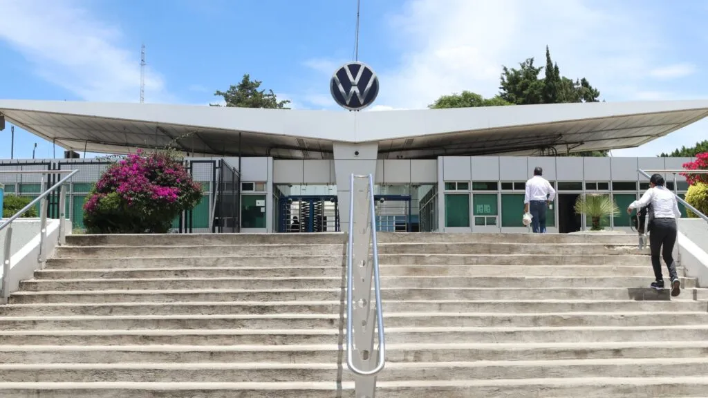 SITIAVW rechaza despidos y pide proteger empleos en Volkswagen Puebla.