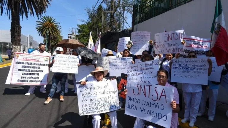 Trabajadores del sector salud cuestionan al SNTSA por aplazar hasta 2029 las elecciones de sus 107 representaciones sindicales