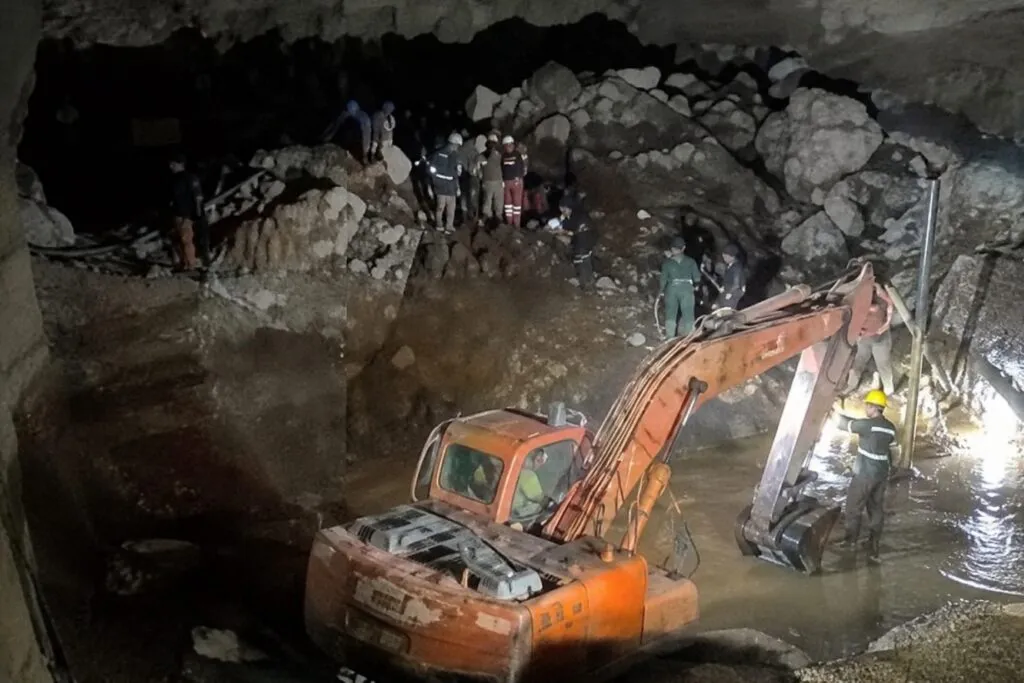 Mineros en Colombia mueren tras el colapso de una mina ilegal de oro en el departamento de Cauca