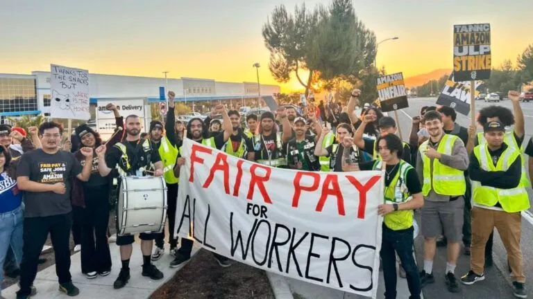 Amazon enfrenta una huelga de trabajadores por seguridad y presuntas represalias sindicales.