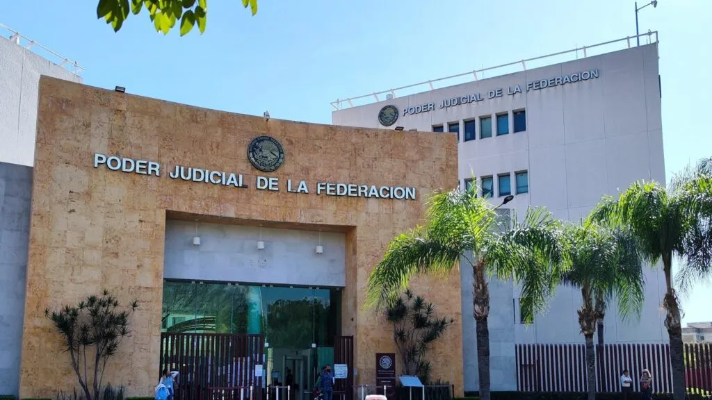 Sindicato del Poder Judicial genera críticas por una convivencia con trabajadores, un magistrado y una diputada del PT en Morelos.