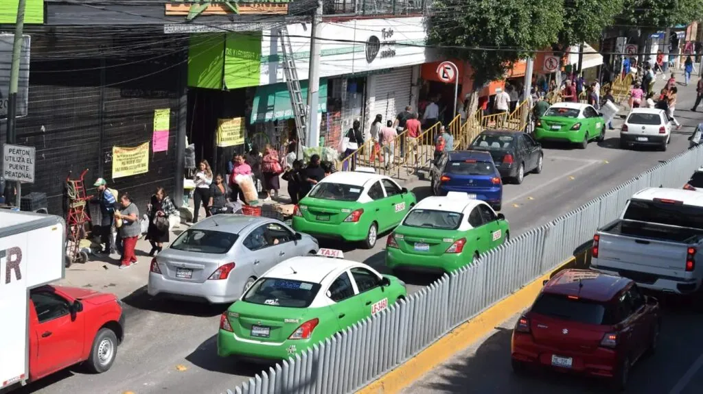 Movimiento Nacional de Taxistas denuncia presuntos cobros de inspectores y competencia irregular del transporte por aplicación en Guanajuato.