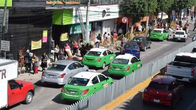 Movimiento Nacional de Taxistas denuncia presuntos cobros de inspectores y competencia irregular del transporte por aplicación en Guanajuato.